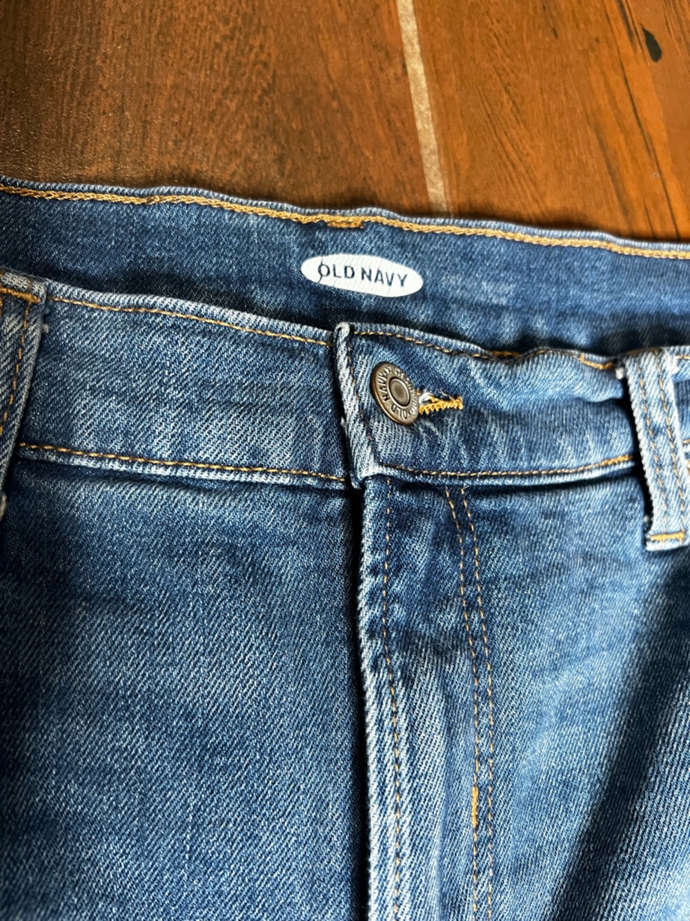 Old Navy Denim Cut Off Long Shorts Womens Size 8 - Picture 2 of 4